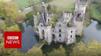 6,500 participants seize crumbling castle – BBC News