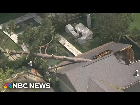 Hundreds and thousands live without vitality in Houston after Hurricane Beryl