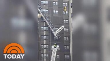 Caught On Video: Firefighters Rescue Window Washers After Scaffold Malfunctions | TODAY