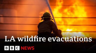 LA fires burn out-of-retain an eye on as hundreds evacuated from homes | BBC Recordsdata